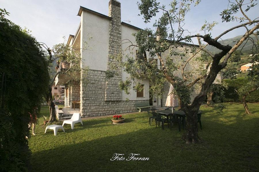 Villa Casa Vacanze Gli Ulivi Del Lago à Sale Marasino Extérieur photo