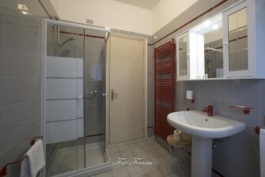 Villa Casa Vacanze Gli Ulivi Del Lago à Sale Marasino Extérieur photo
